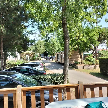Mobil 6 A 8 Personnes Le Bois Dormant مكان تخييم *